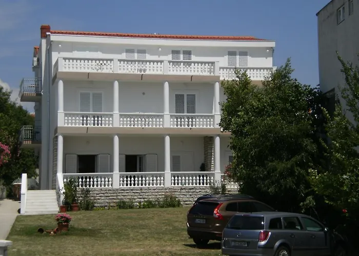 Guest house Apartment And Rooms Villa Kolonada 3*