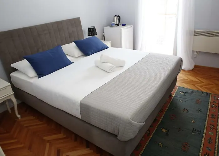 Guest house Apartment And Rooms Villa Kolonada 3*