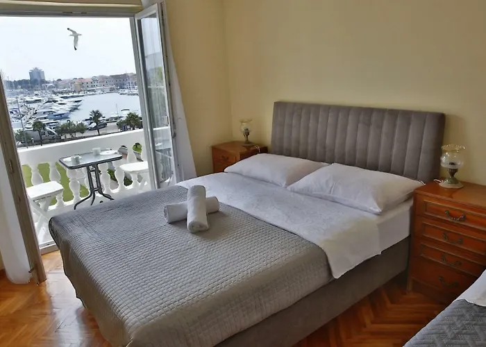 Guest house Apartment And Rooms Villa Kolonada 3*