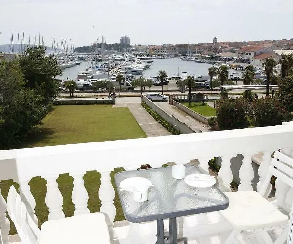Guest house Apartment And Rooms Villa Kolonada 3*