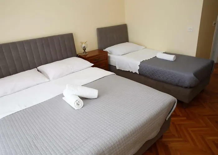 Guest house Apartment And Rooms Villa Kolonada 3*